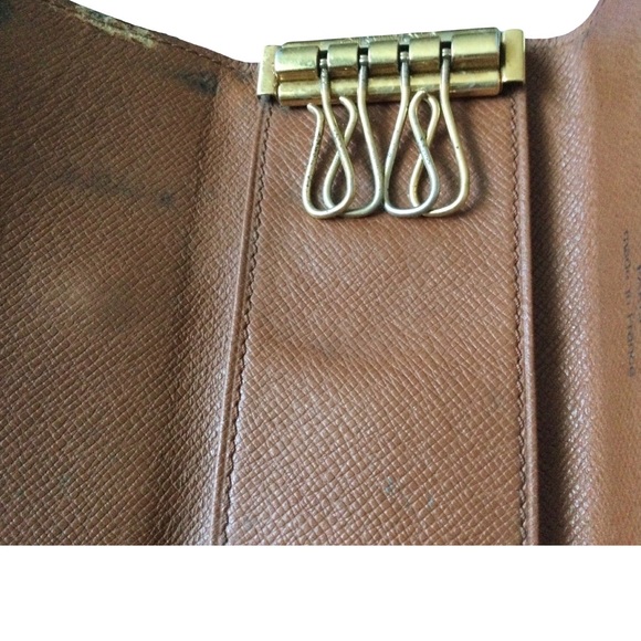 HOST PICK Louis Vuitton Monogram Key Case - Picture 11 of 11